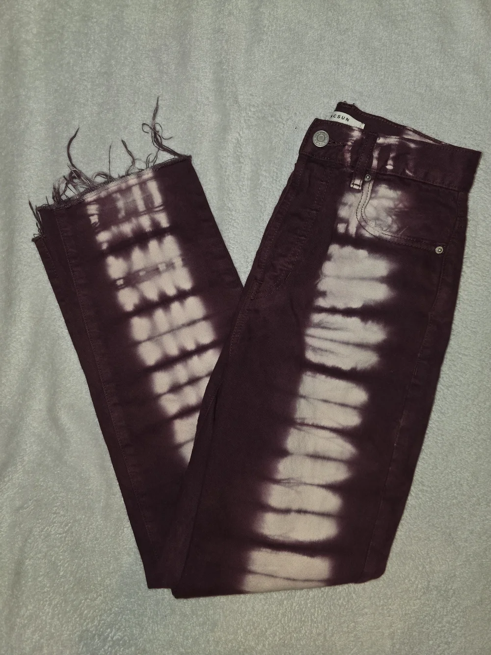PacSun High-Rise Tie-Dye Jeans - Plum & White
